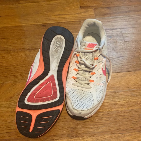 Cute Nike tennis shoes. Sz 10 - Picture 2 of 4